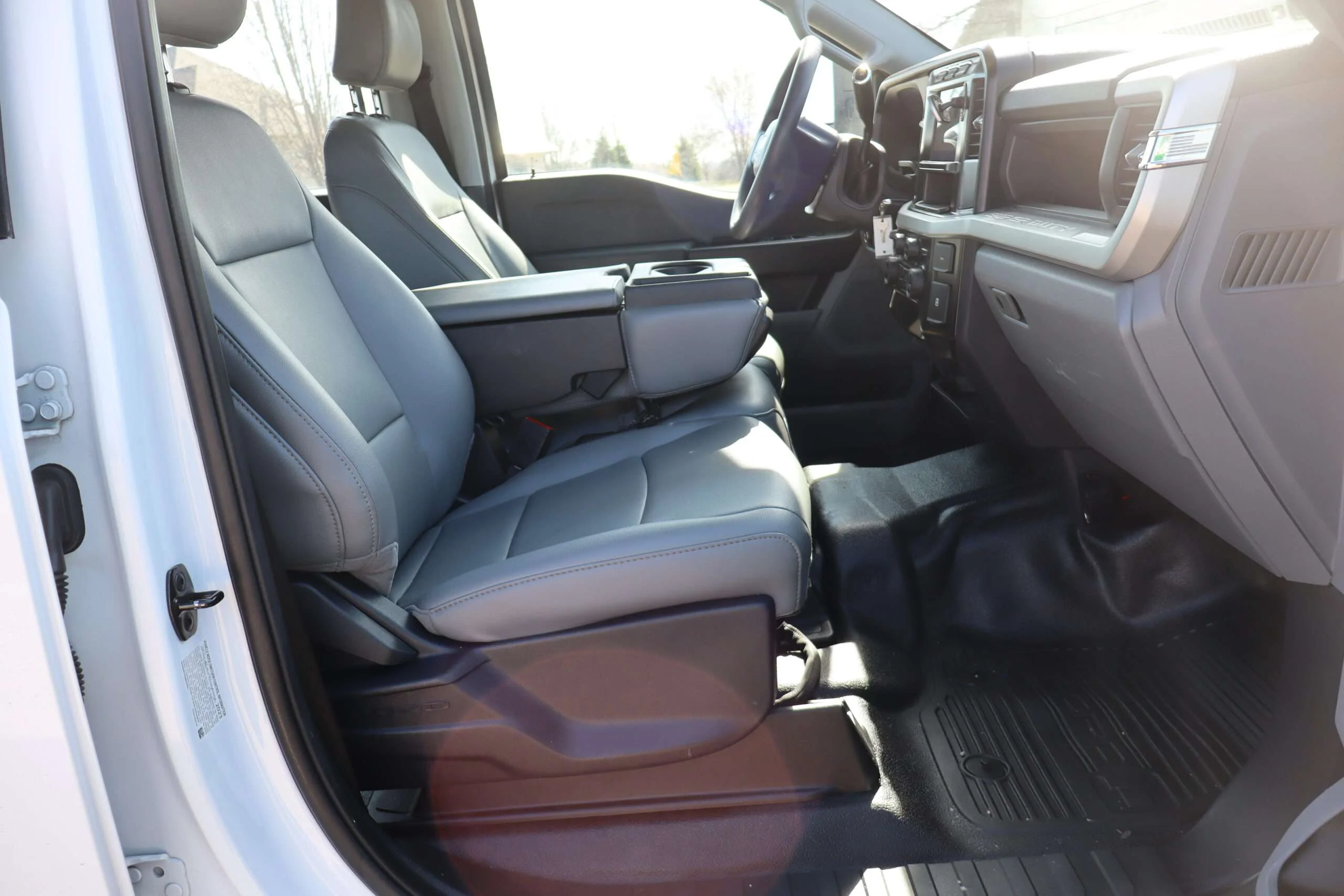 2023 Ford F-350 Super Duty Chassis Cab XL - Photo 23