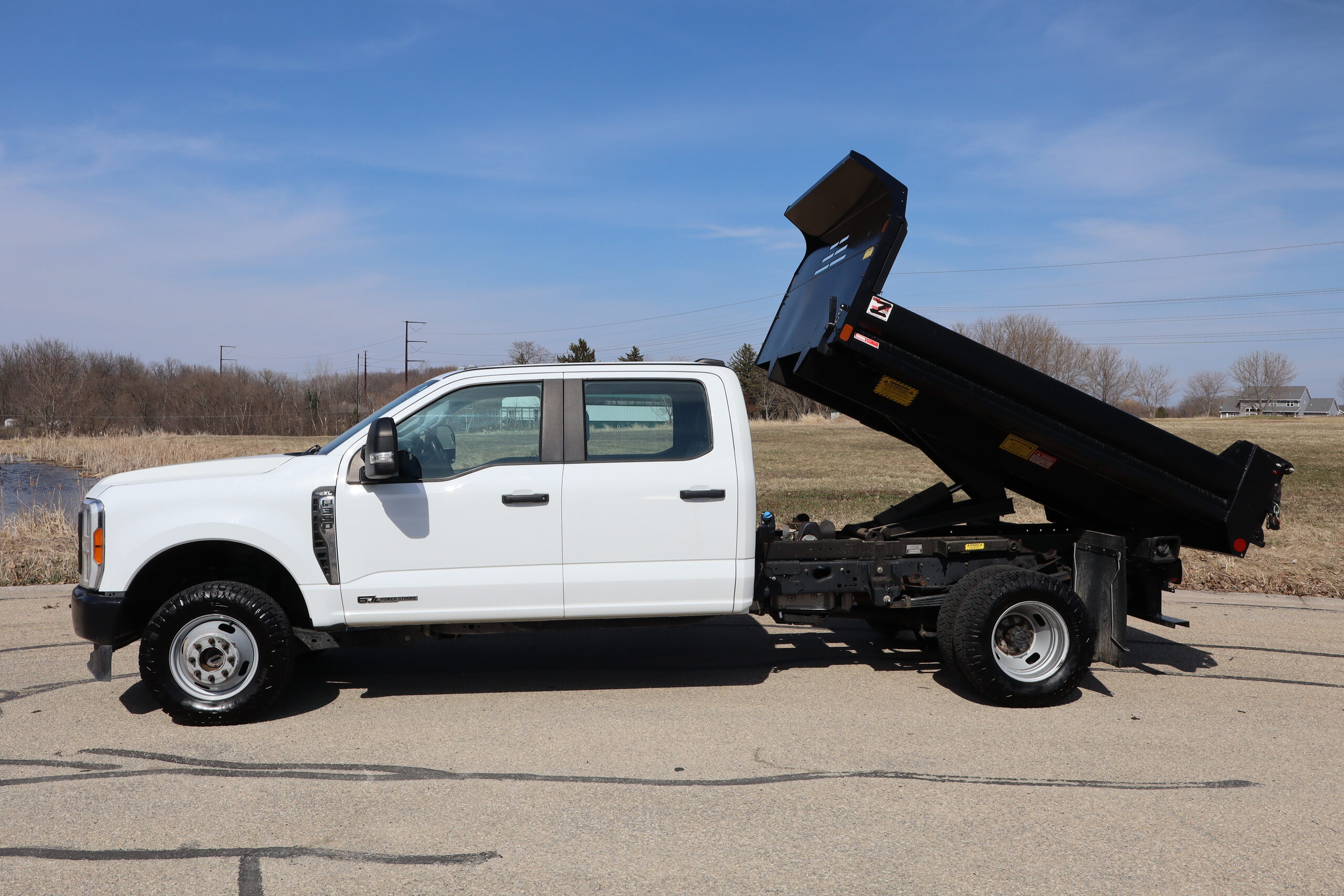 2023 Ford F-350 Super Duty Chassis Cab XL - Photo 32